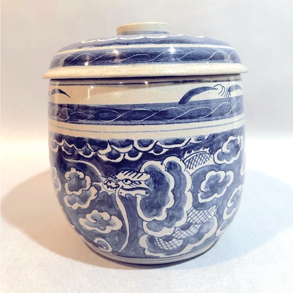 Antique ginger jar. Dragon and clouds. 19th century. - Picture 1 of 8